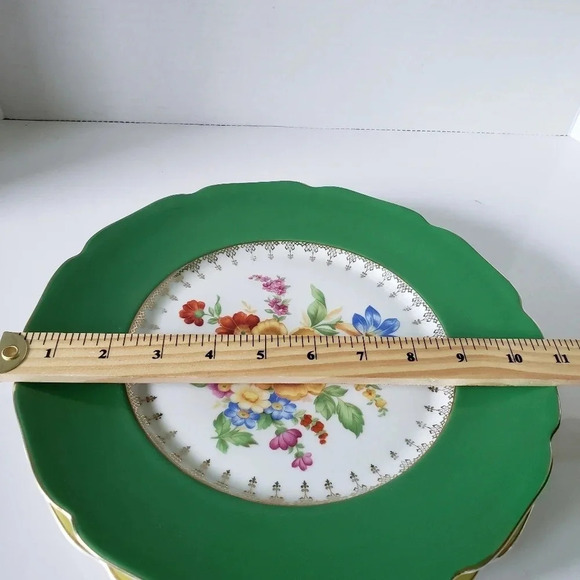 Vintage set of  2 Czechoslovakia Green/Yellow Floral Charger Plates. - Picture 9 of 9